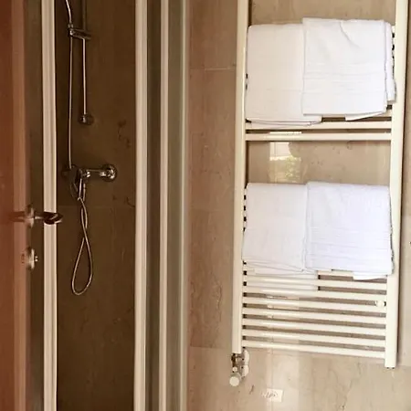 Papillon- Free Parking *