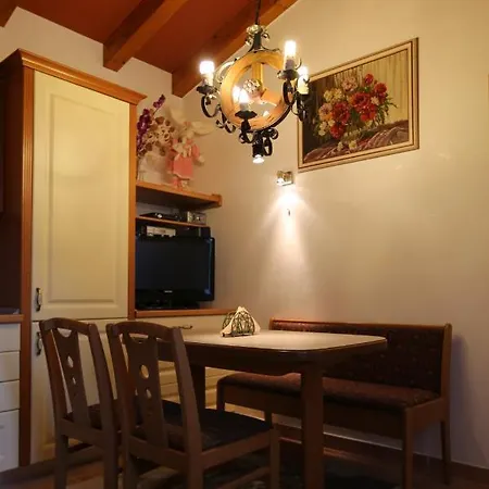 Papillon- Free Parking