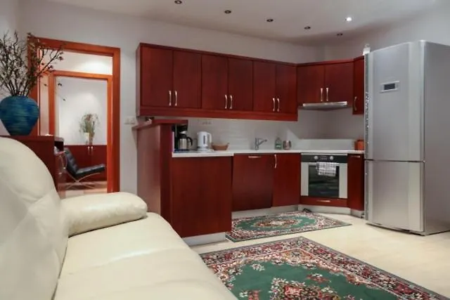 Papillon- Free Parking Κόπερ