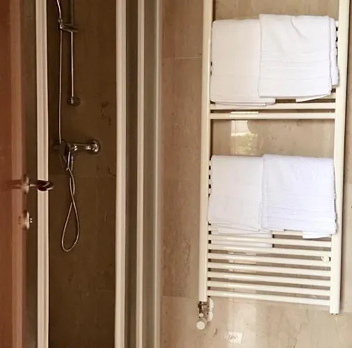 Papillon- Free Parking *