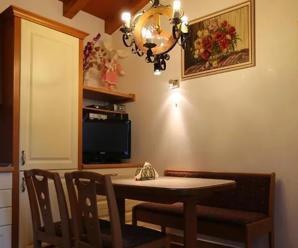 Papillon- Free Parking